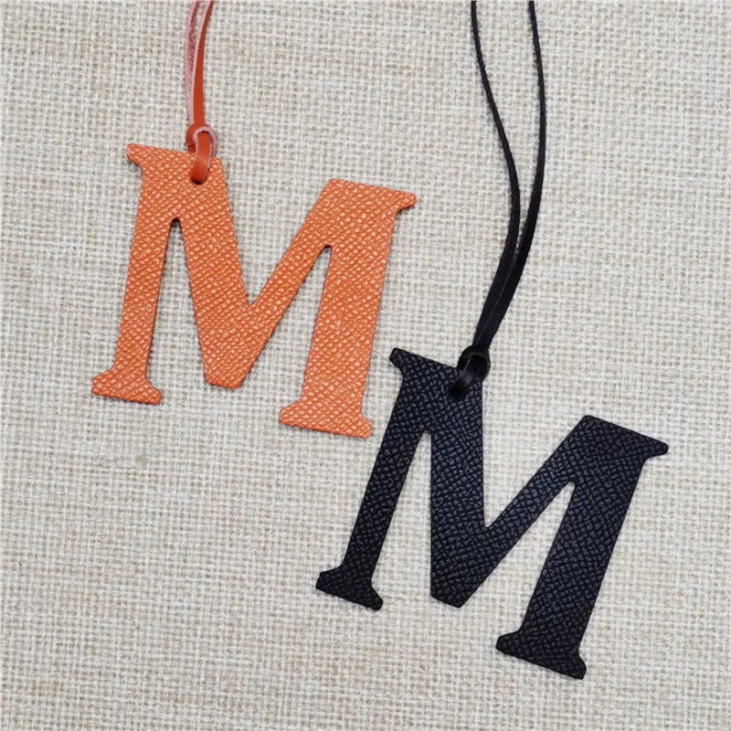 Women Accessories Name In English - Letra em inglês m alfabeto couro